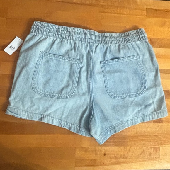 GAP Women’s Light Blue Jean Shorts NWT - Picture 2 of 4